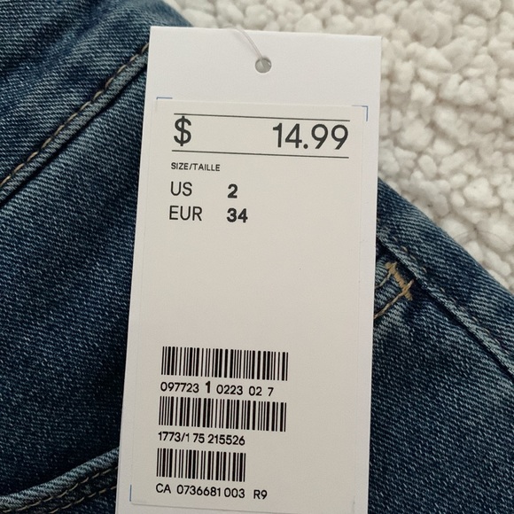 Blue shorts from H&M, still as the tag on, size 2 - Picture 2 of 2